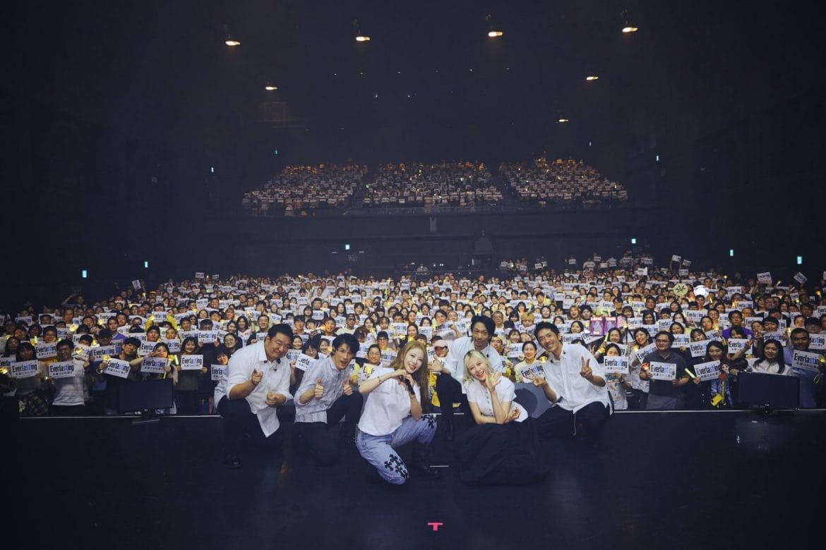 Jeffrey di barisan depan konser BoA Jepang 2026, foto bersama BoA the LIVE Osaka